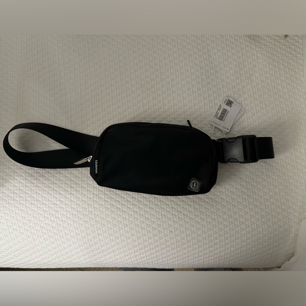 Lululemon everywhere belt bag 1L